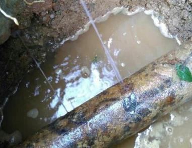 麻栗坡楼顶渗水维修公司分享下地暖漏水的原因及检测方法。